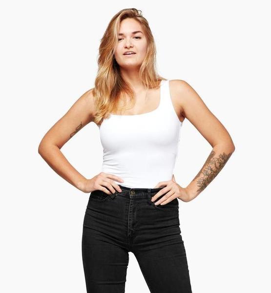 Antonia W. – Real People Sedcard-Foto 5 bei JustInCast