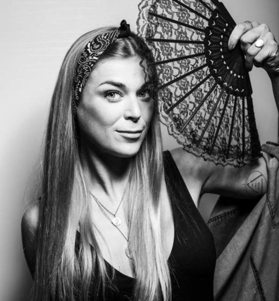 Jennifer B. – Fashion Sedcard-Foto 3 bei JustInCast