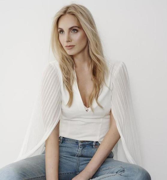 Julia P. – Fashion Sedcard-Foto 6 bei JustInCast
