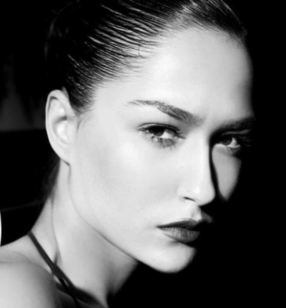 Lorina H. – Schauspiel Sedcard-Foto 4 bei JustInCast