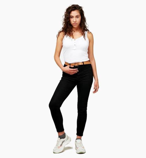 Cosima W. – Fashion Sedcard-Foto 10 bei JustInCast