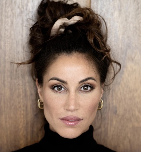 Maria E. – Schauspiel Sedcard-Foto 3 bei JustInCast