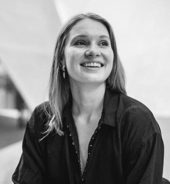 Mirjam M. – Tanz Sedcard-Foto 5 bei JustInCast