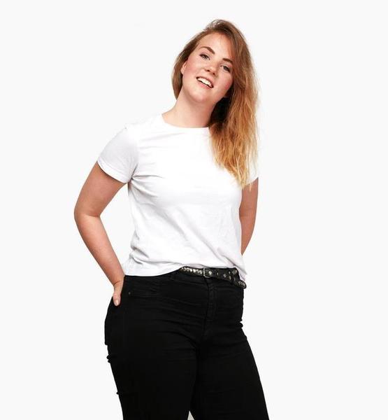 Mara C. – Real People Sedcard-Foto 5 bei JustInCast