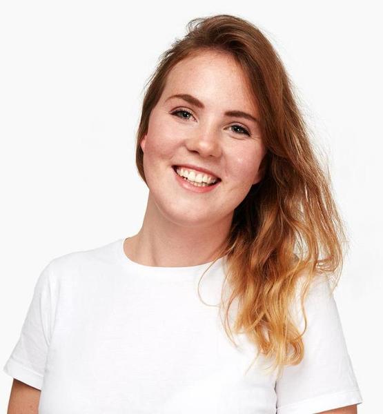 Mara C. – Real People Sedcard-Foto 2 bei JustInCast