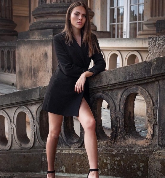 Kim D. – Fashion Sedcard-Foto 3 bei JustInCast