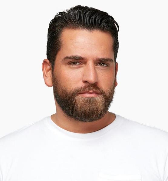 Semih Y. – Real People Sedcard-Foto 2 bei JustInCast