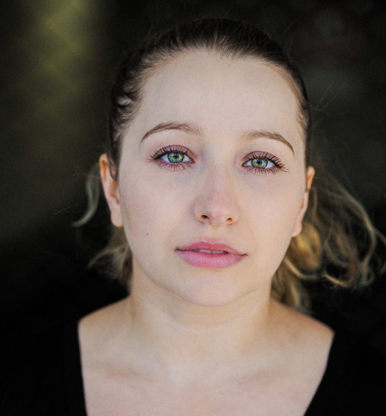 Janine C. – Schauspiel Sedcard-Foto 5 bei JustInCast