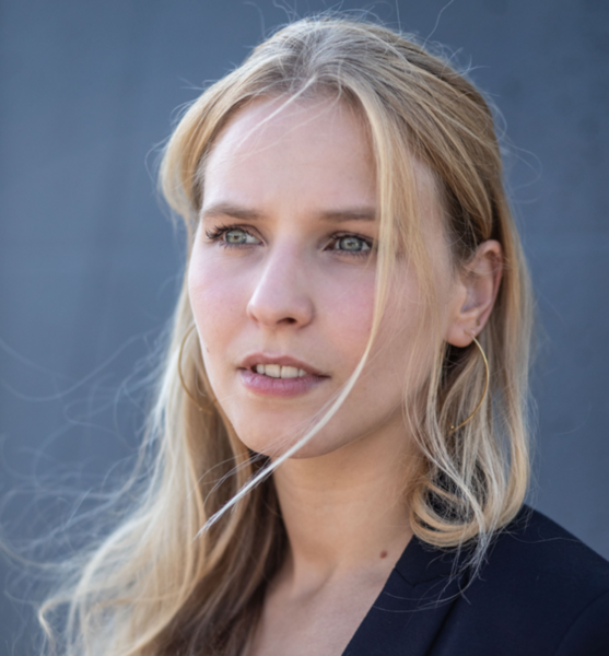 Simone U. – Schauspiel Sedcard-Foto 5 bei JustInCast