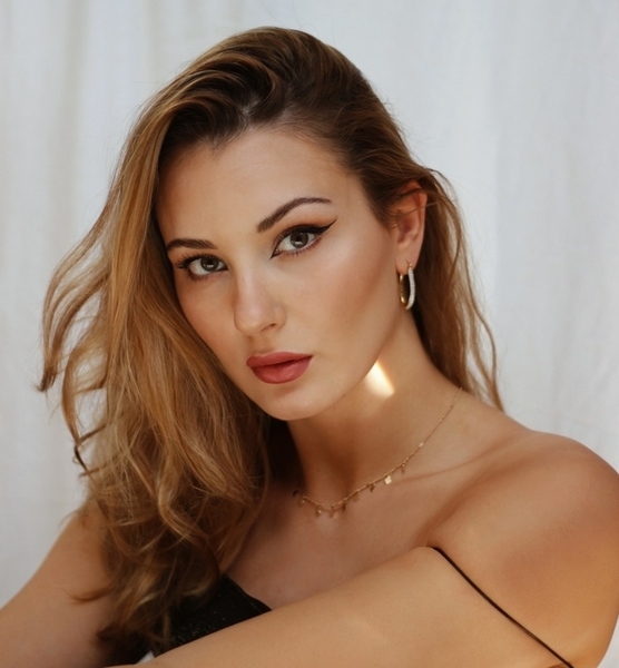 Violeta P. – Fashion Sedcard-Foto 2 bei JustInCast
