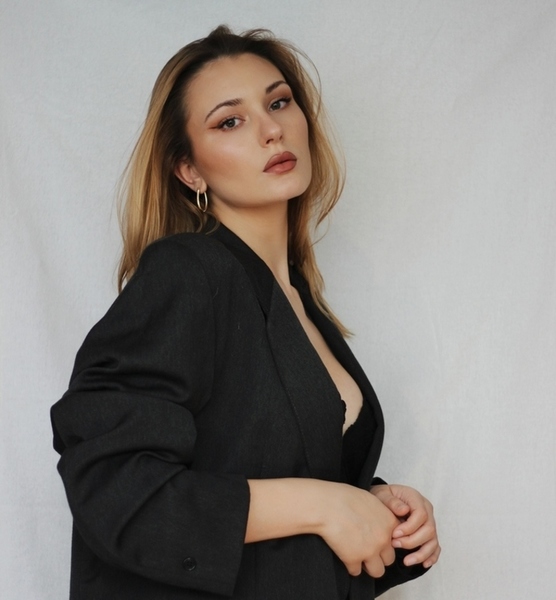 Violeta P. – Fashion Sedcard-Foto 3 bei JustInCast
