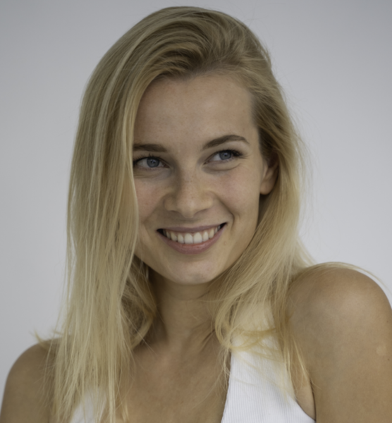 Julija W. – Fashion Sedcard-Foto 3 bei JustInCast