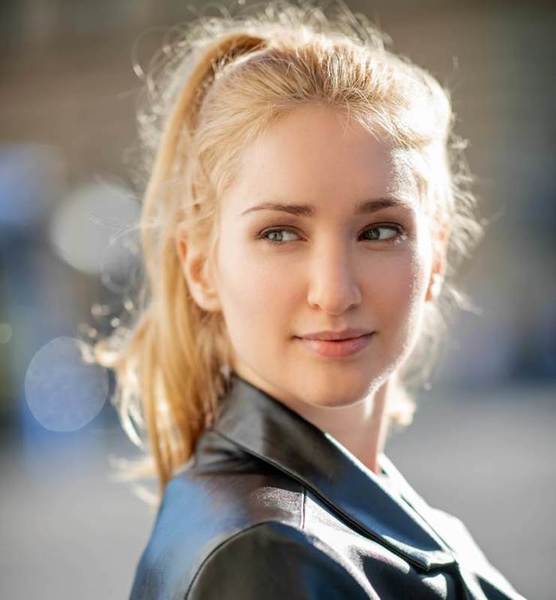 Angelina D. – Schauspiel Sedcard-Foto 2 bei JustInCast