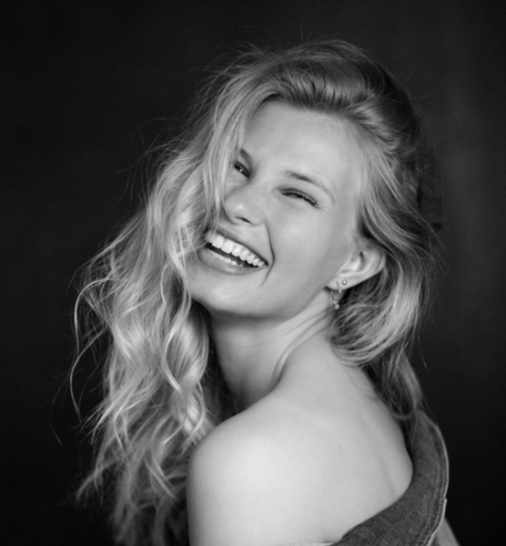 Alina B. – Fashion Sedcard-Foto 3 bei JustInCast