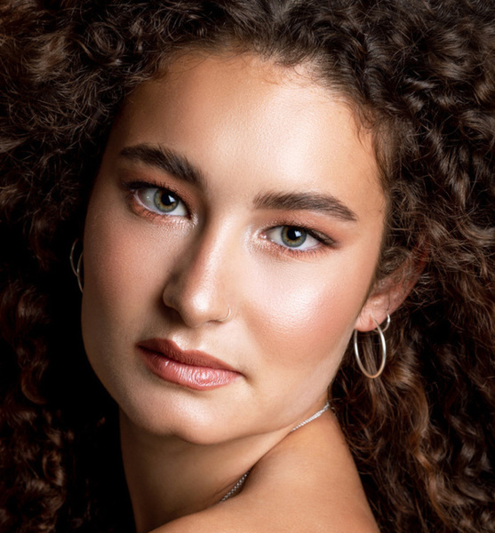 Laura E. – Fashion Sedcard-Foto 3 bei JustInCast