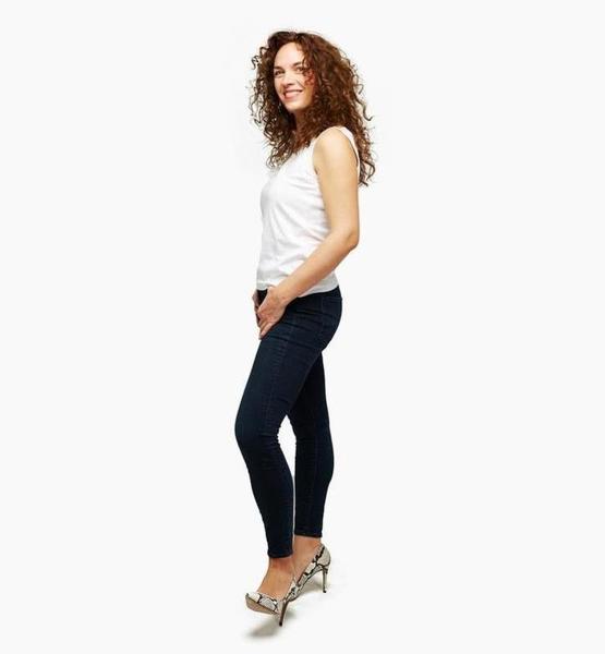 SONIA F. – Real People Sedcard-Foto 2 bei JustInCast