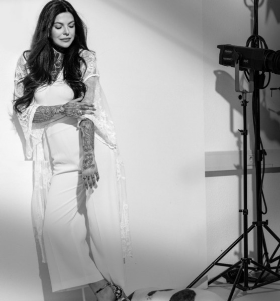Julia B. – Fashion Sedcard-Foto 5 bei JustInCast