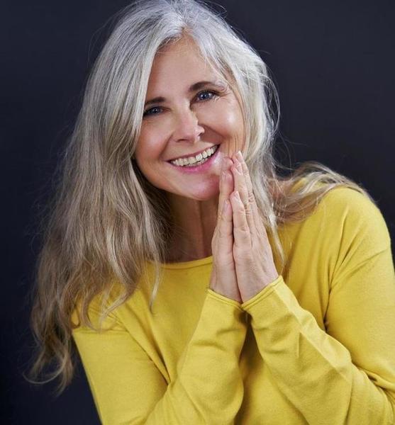 Annette M. – Schauspiel Sedcard-Foto 4 bei JustInCast