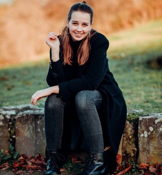 Larissa K. – Schauspiel Sedcard-Foto 4 bei JustInCast