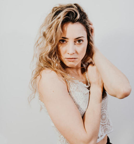 Nina T. – Schauspiel Sedcard-Foto 7 bei JustInCast