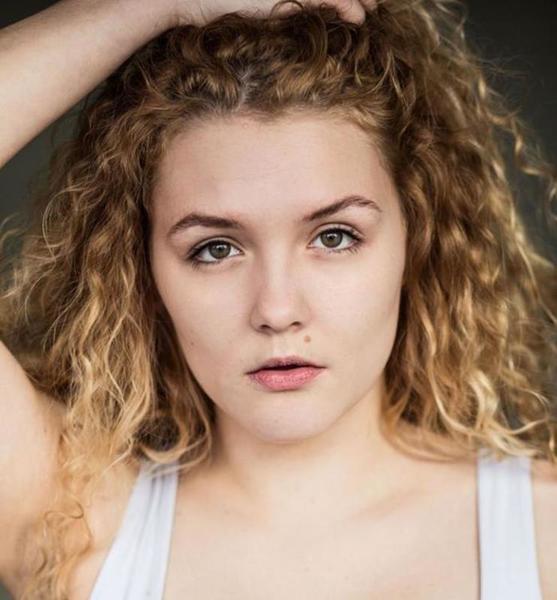 Larissa G. – Schauspiel Sedcard-Foto 2 bei JustInCast