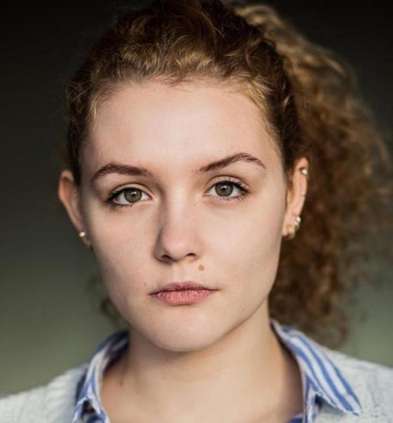 Larissa G. – Schauspiel Sedcard-Foto 5 bei JustInCast