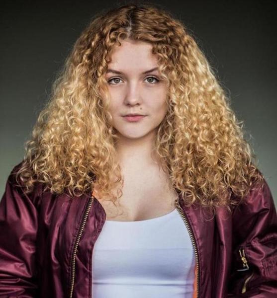 Larissa G. – Schauspiel Sedcard-Foto 6 bei JustInCast