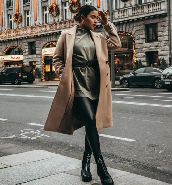 Antonia B. – Fashion Sedcard-Foto 3 bei JustInCast