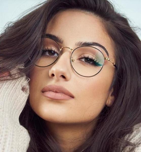 Cansu Ö. – Fashion Sedcard-Foto 2 bei JustInCast