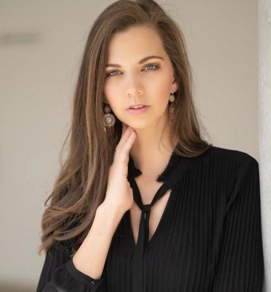 Lisa H. – Schauspiel Sedcard-Foto 3 bei JustInCast