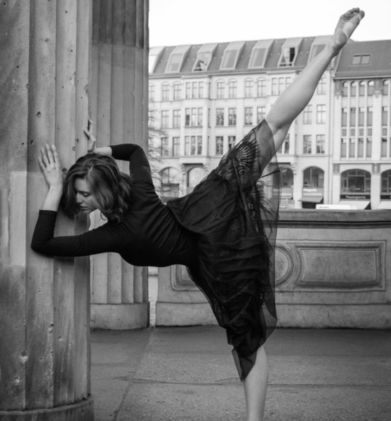 Yuna Lee R. – Schauspiel Sedcard-Foto 3 bei JustInCast