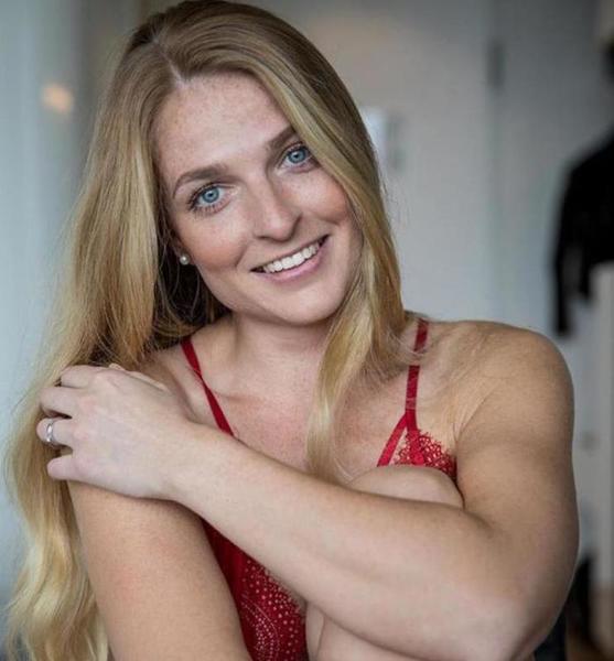 Michelle G. – Fashion Sedcard-Foto 4 bei JustInCast