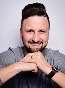 Meik – Presenters & Hosts sedcard at JustInCast