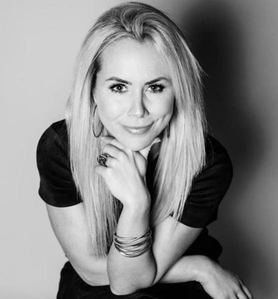 Ines M. – Fashion Sedcard-Foto 3 bei JustInCast