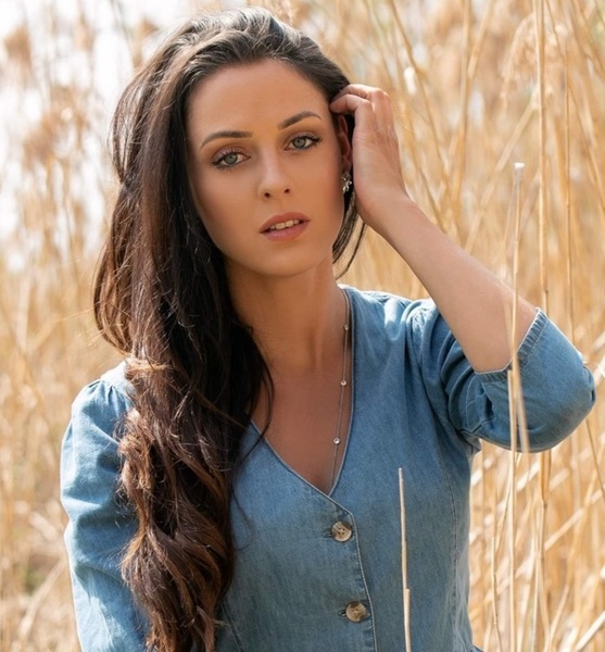 Marisa D. – Fashion Sedcard-Foto 3 bei JustInCast