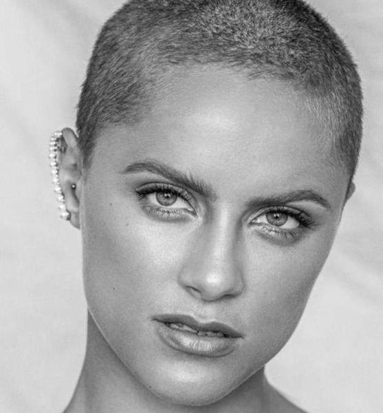 Aischa Dawn I. – Fashion Sedcard-Foto 3 bei JustInCast