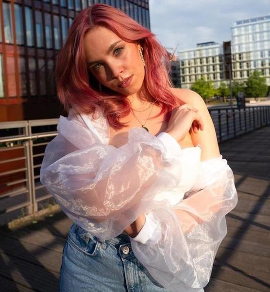 Alexandra S. – Fashion Sedcard-Foto 4 bei JustInCast