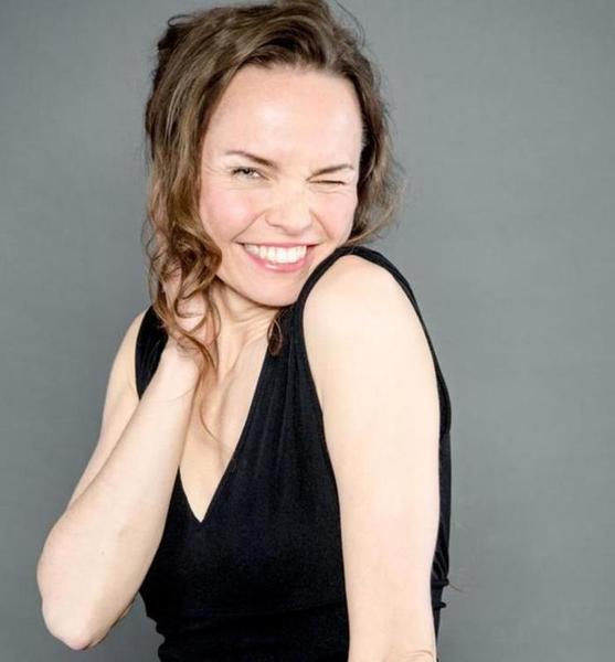 Yvonne E. – Schauspiel Sedcard-Foto 2 bei JustInCast