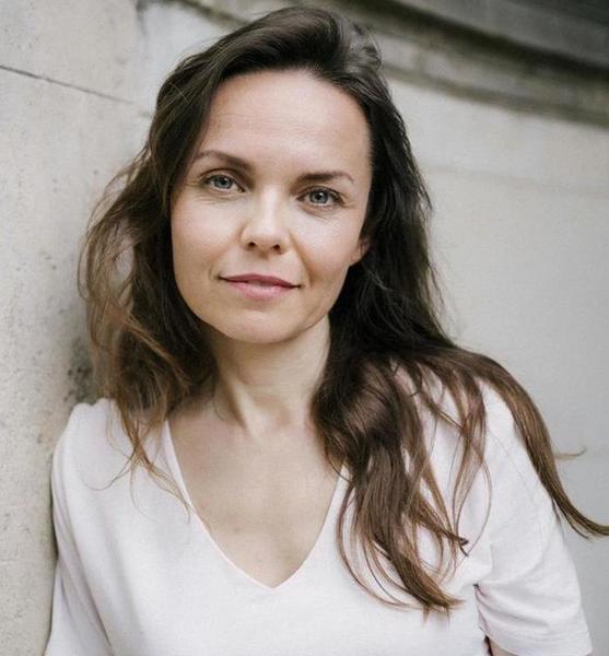 Yvonne E. – Schauspiel Sedcard-Foto 4 bei JustInCast