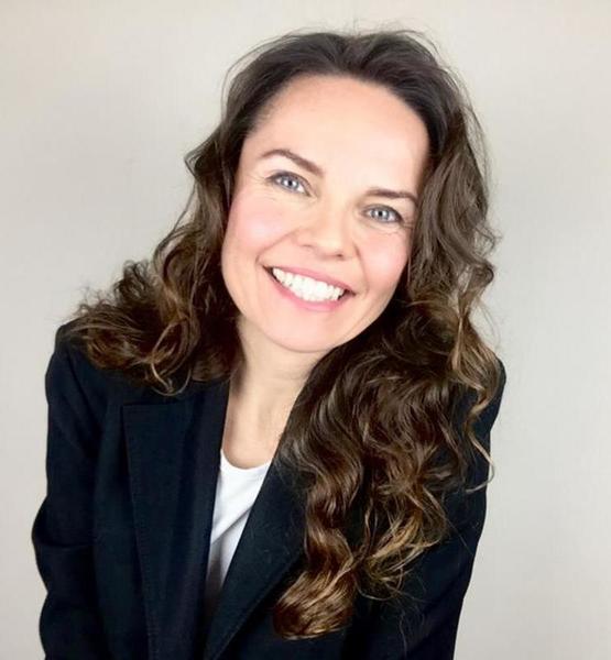 Yvonne E. – Schauspiel Sedcard-Foto 3 bei JustInCast