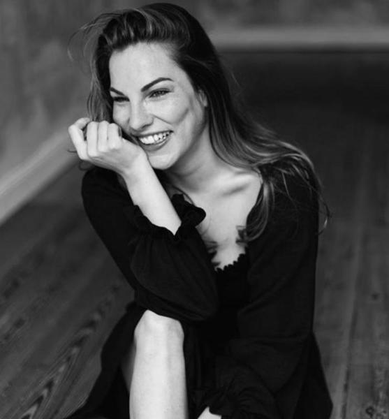 Kimberley B. – Schauspiel Sedcard-Foto 4 bei JustInCast