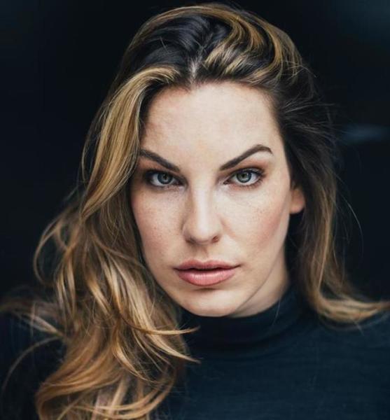 Kimberley B. – Schauspiel Sedcard-Foto 2 bei JustInCast