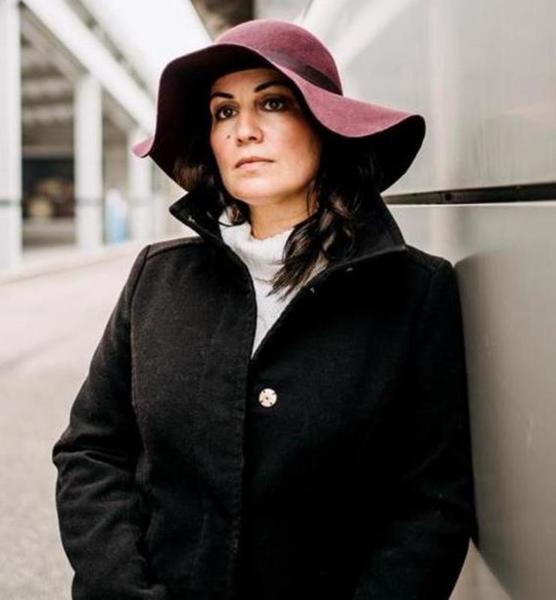 Özlem Ö. – Schauspiel Sedcard-Foto 2 bei JustInCast