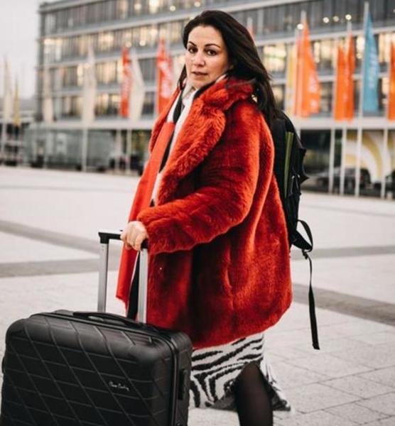 Özlem Ö. – Schauspiel Sedcard-Foto 4 bei JustInCast