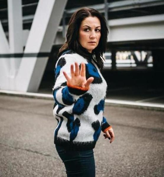 Özlem Ö. – Schauspiel Sedcard-Foto 5 bei JustInCast