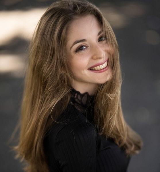 Teresa S. – Fashion Sedcard-Foto 2 bei JustInCast