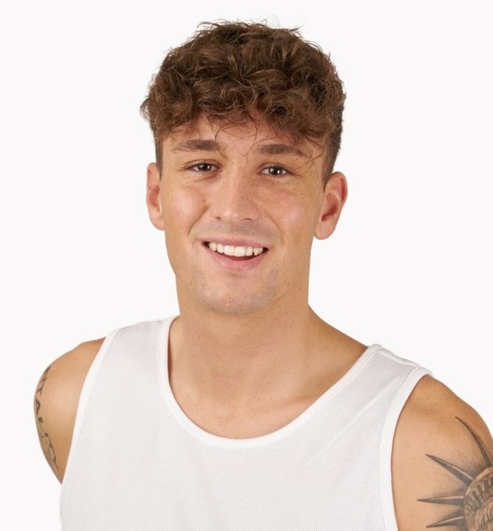 Jonah Djamel  E. – Real People Sedcard-Foto 2 bei JustInCast