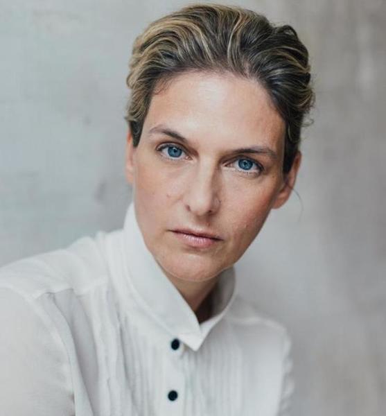 julia d. – Schauspiel Sedcard-Foto 5 bei JustInCast