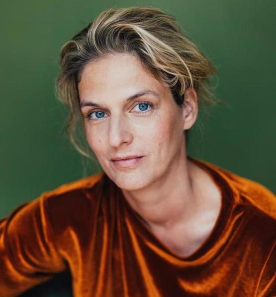 julia d. – Schauspiel Sedcard-Foto 3 bei JustInCast