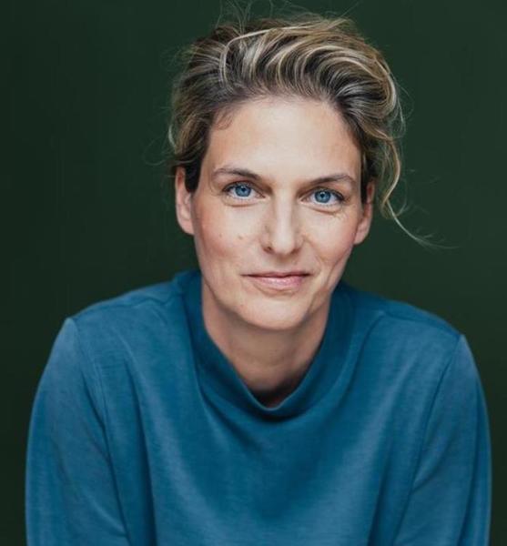 julia d. – Schauspiel Sedcard-Foto 2 bei JustInCast